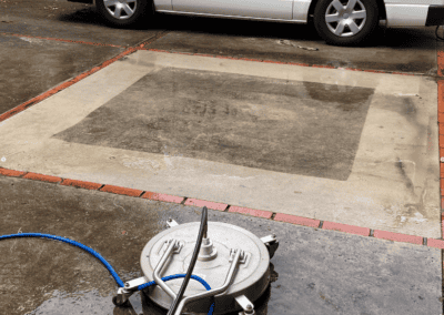 cleaning outdoor paver grey, pressure cleaning in progress