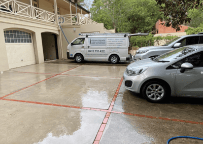 cleaning outdoor paver grey, driveway before pressure clean