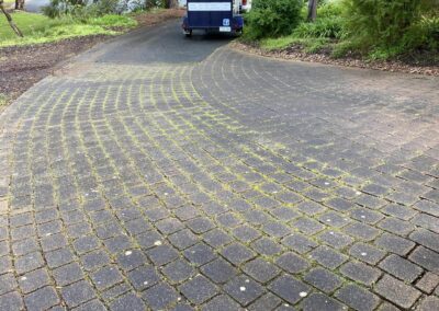 pressure cleaning a driveway