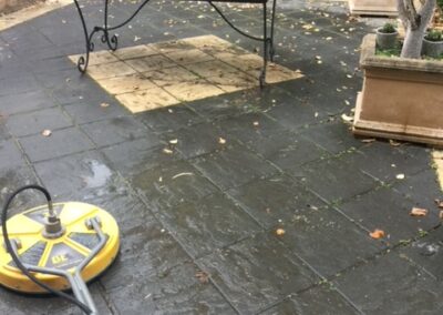 pressure cleaning outdoor pavers